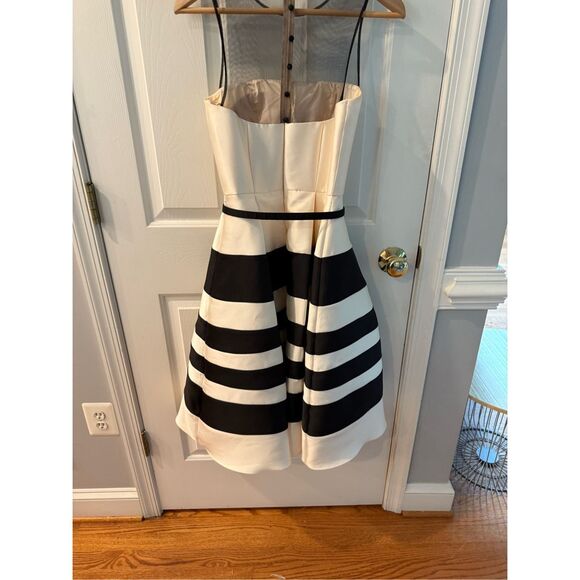 Mac Duggal Black & White Color Block Net Top Back Button Formal Party Dress sz 2 - Picture 7 of 9